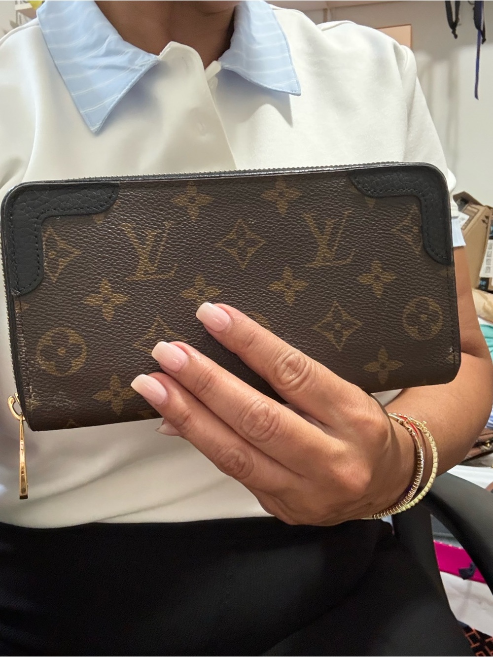 Louis Vuitton Monogram Zip Wallet with Black Trim and Gold Hardware - Picture 5 of 17